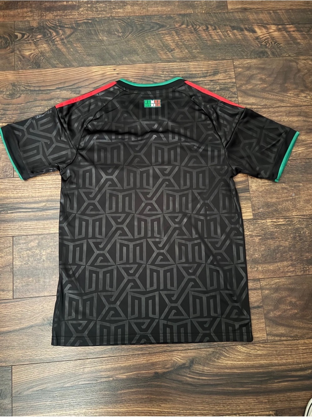 Mexico men’s World Cup Soccer Jersey with Green Trim - Picture 2 of 2